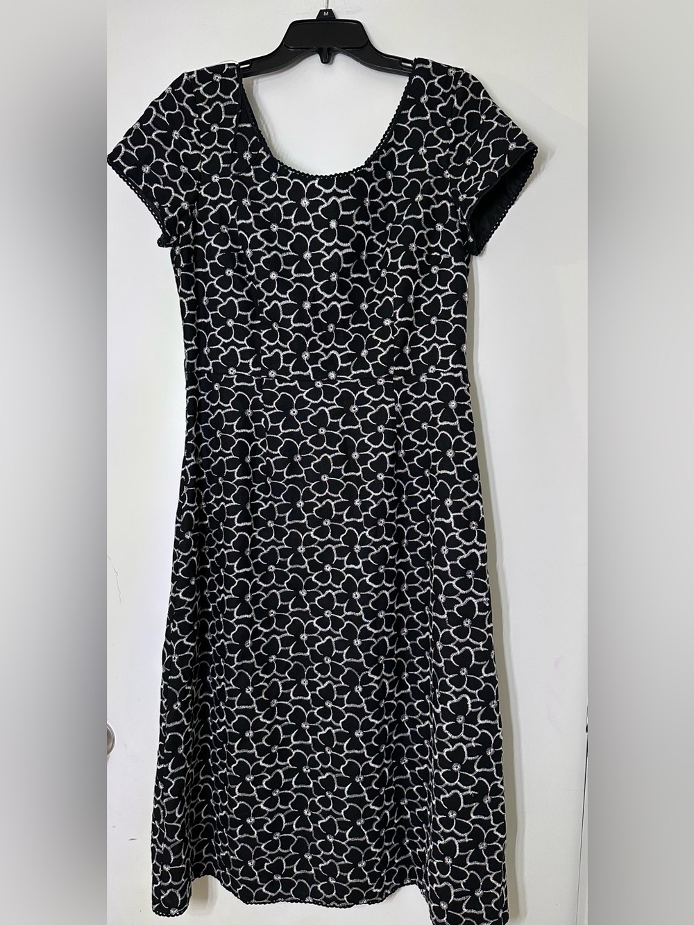 Sheri Martin New York Black embroidered Floral Pattern Short-Sleeve Women’s Dres